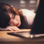 仕事に疲れてしまった女性
