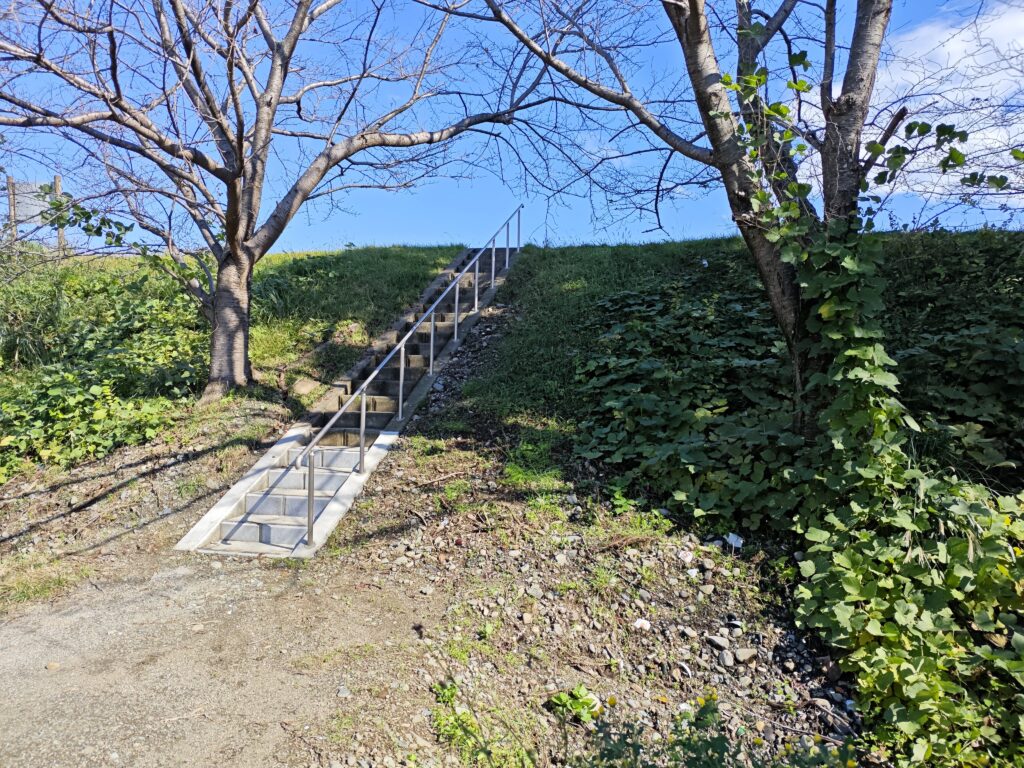 自転車を担いで登った階段