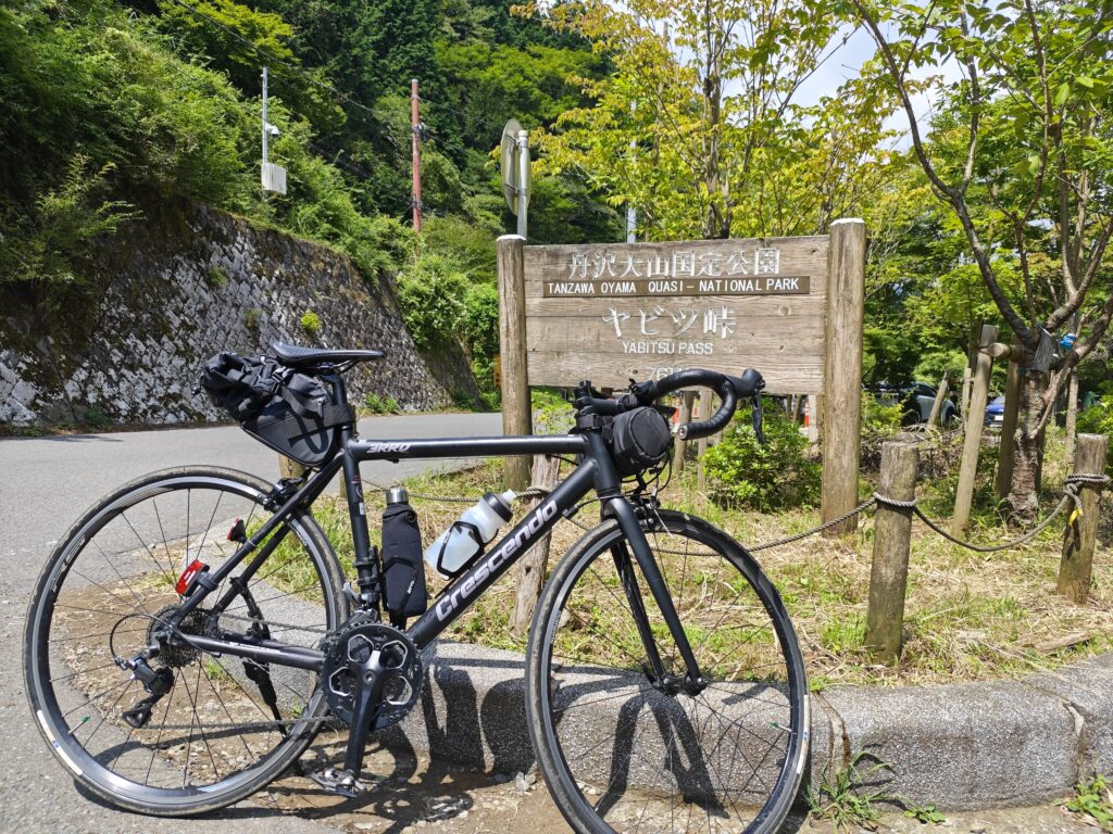 ヤビツ峠とロードバイクの写真
