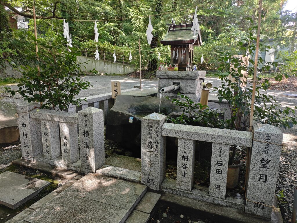 神奈川県秦野市にある曽屋神社内の井之明神水